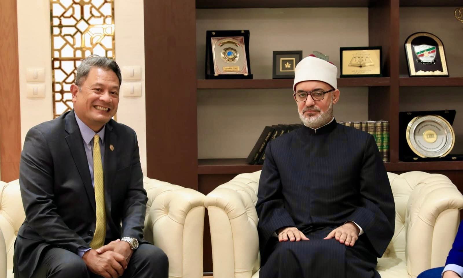 مفتي الجمهورية يبحث مع سفير تايلاند تعزيز التعاون في تدريب المفتين ومكافحة التطرف