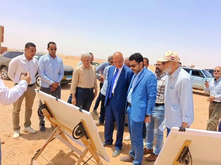 نائب رئيس هيئة المجتمعات العمرانية يتفقد المشروعات القومية بالعبور الجديدة 